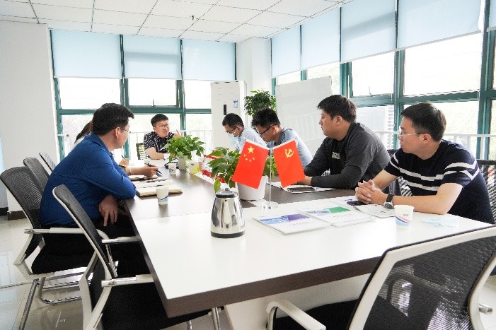 楓楊園區(qū)科技服務(wù)部呂亞飛一行蒞臨歐柯奇宣貫“專利微導(dǎo)航”