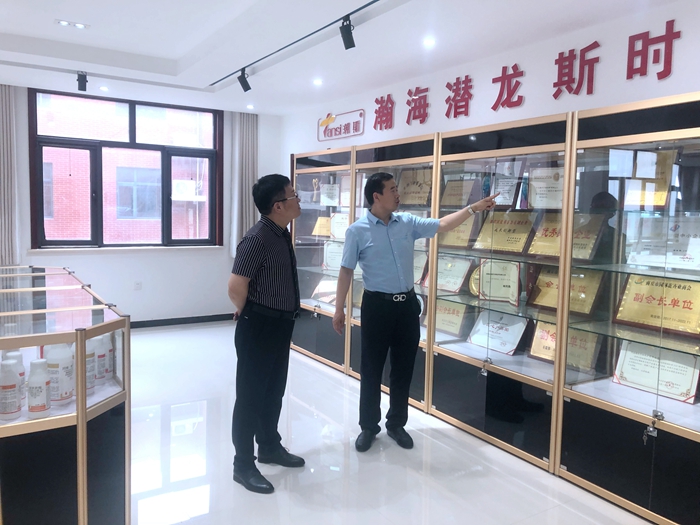 歐柯奇董事長(zhǎng)宋俊奇赴河南瀚斯作物保護(hù)有限公司參觀交流